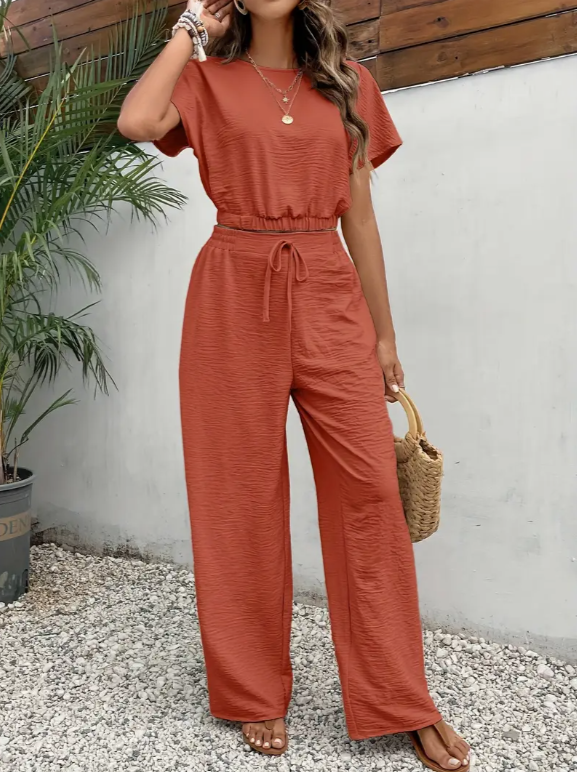 Ensemble femme deux pièces - avec pantalon large et crop top manches courtes