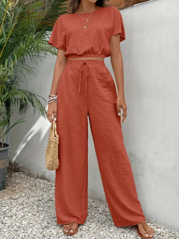 Ensemble femme deux pièces - avec pantalon large et crop top manches courtes