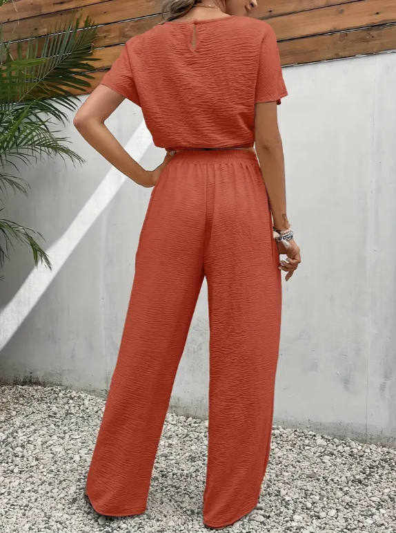 Ensemble femme deux pièces - avec pantalon large et crop top manches courtes