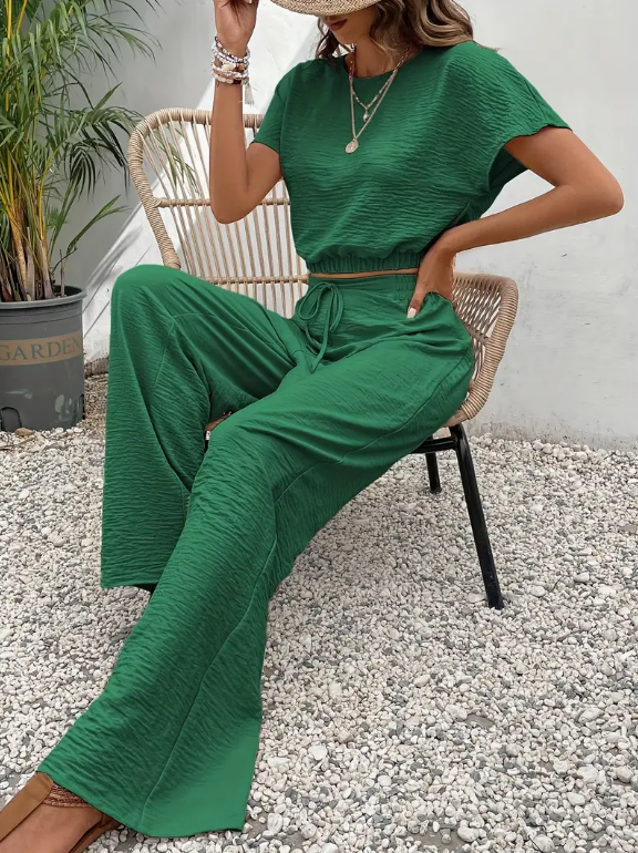 Ensemble femme deux pièces - avec pantalon large et crop top manches courtes