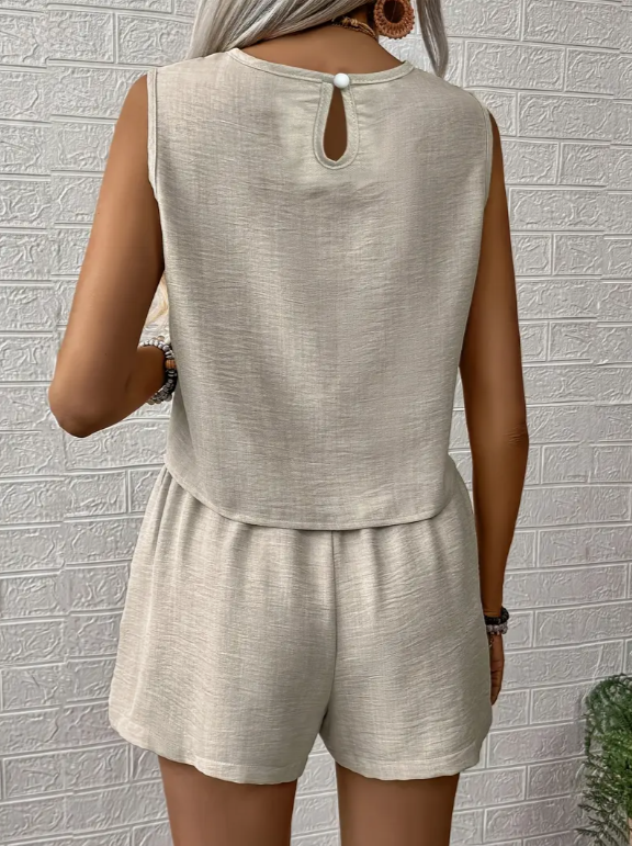 Ensemble femme estival deux pièces sans manches avec top droit et short fluide