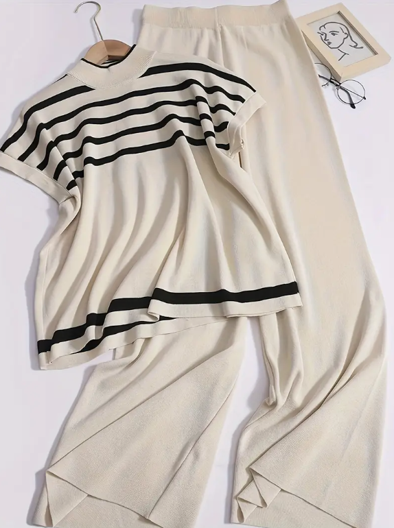 Ensemble femme deux pièces chic avec top rayé ample et pantalon large