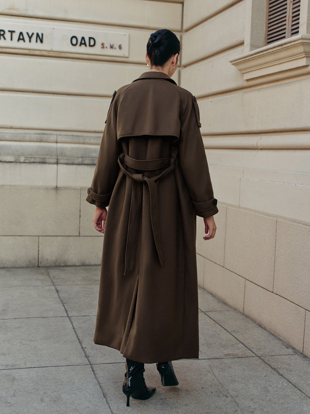 Langer Trenchcoat Braun | Herbstliche Eleganz | Verstellbarer Gürtel